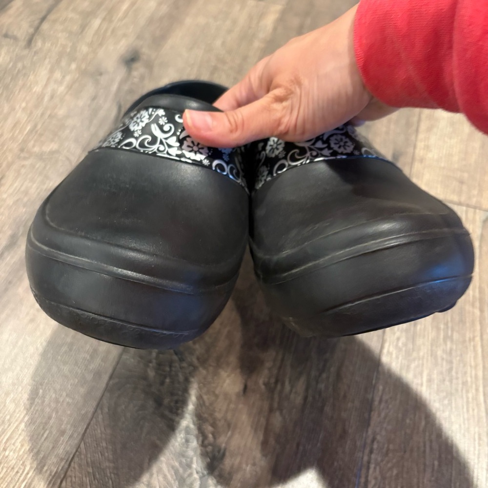 3376 Crocs Mercy Convertible Work Clogs Black / Silver 10 - Picture 6 of 10